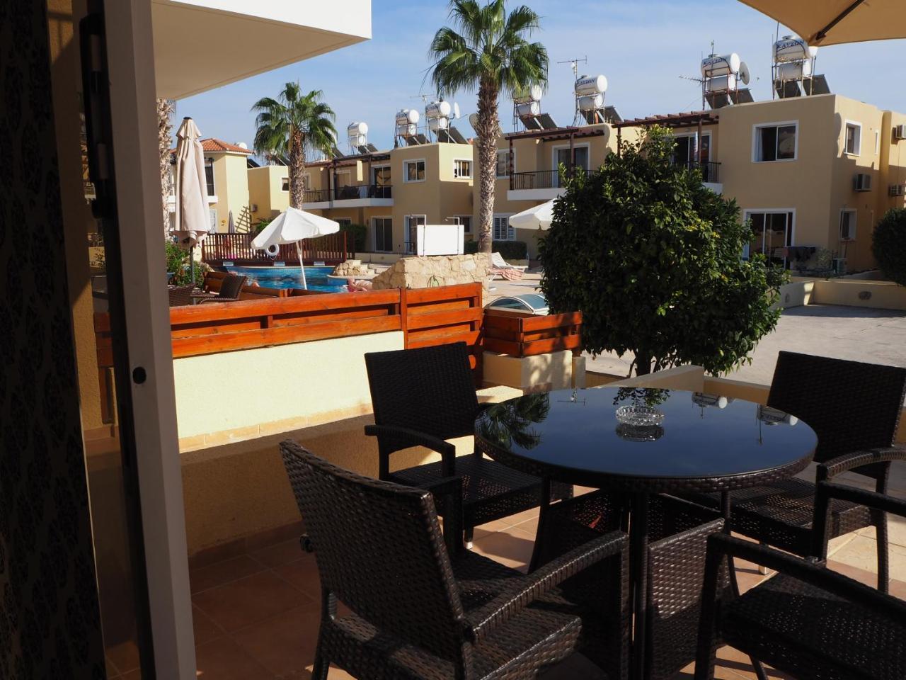 Sirena Sunrise Prestige Apartments Paphos Exterior photo